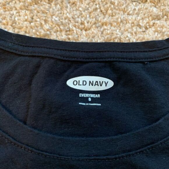 Old Navy Graphic Tee - Picture 4 of 4